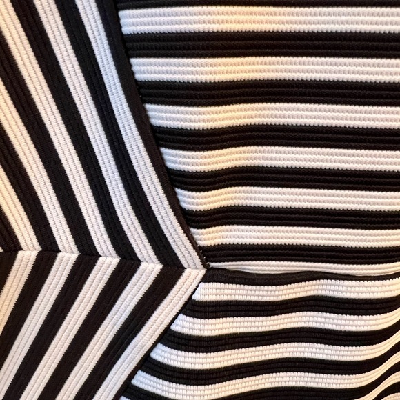 DINA BE Black and White Striped Dress Size Large - Picture 3 of 9
